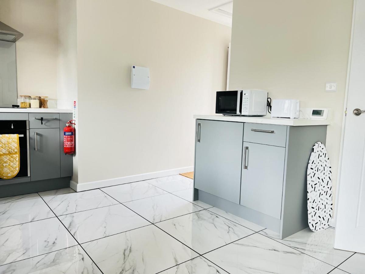 Brand New 1 Bed Apartment, 5Min Walk To Racing & Main Strip, With Electric Parking Bay & Terrace Long Stay Work Contractor Leisure - Citrine Newmarket  Exterior photo