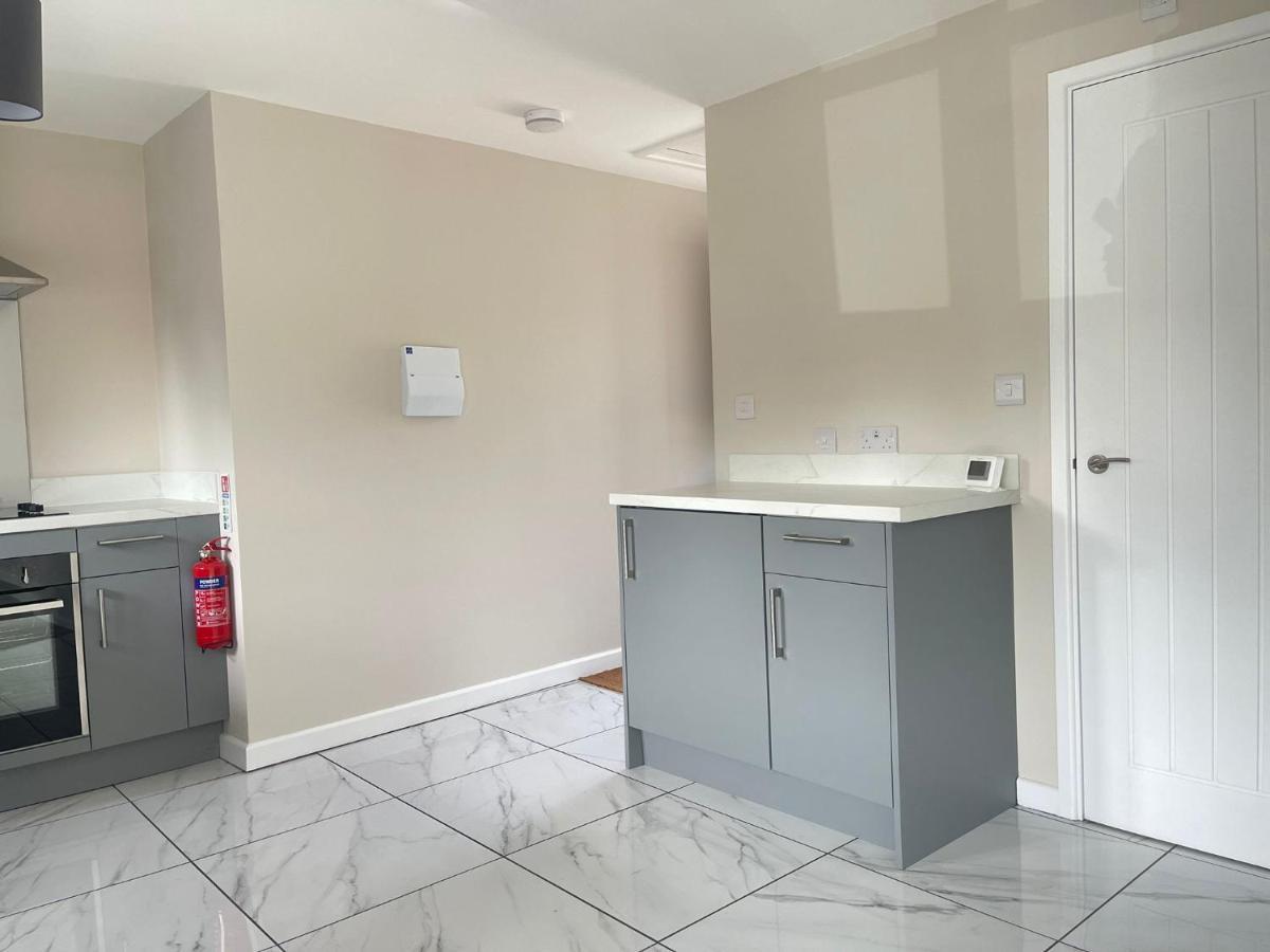 Brand New 1 Bed Apartment, 5Min Walk To Racing & Main Strip, With Electric Parking Bay & Terrace Long Stay Work Contractor Leisure - Citrine Newmarket  Exterior photo